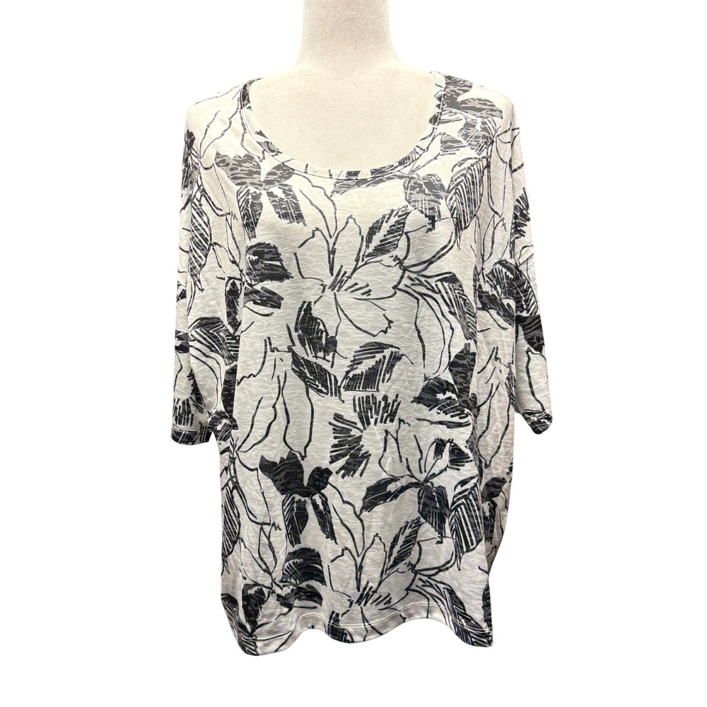 Tribal Jeans Womens Black White Floral Knit Top Size Small‎ NWT